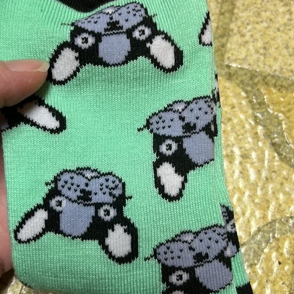 Two pairs brand new novelty socks - Picture 4 of 8